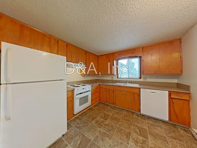 605 NW Kings Blvd #2 — Photo 5