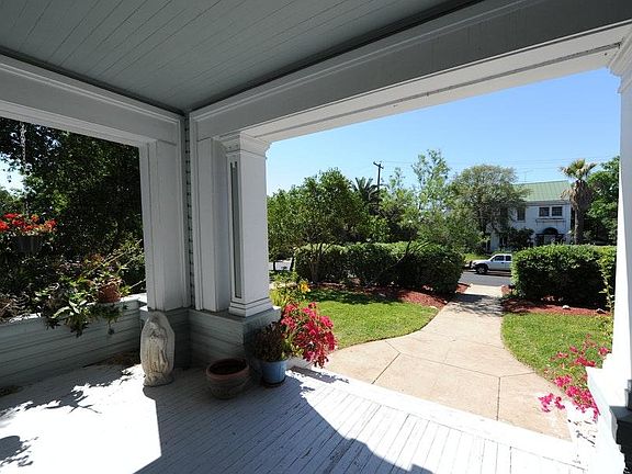 3rd image of 103 E Mulberry Ave