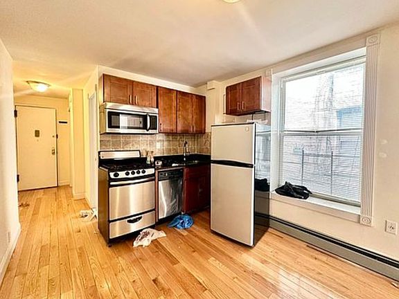 4th image of 22 E 105th St #1Y