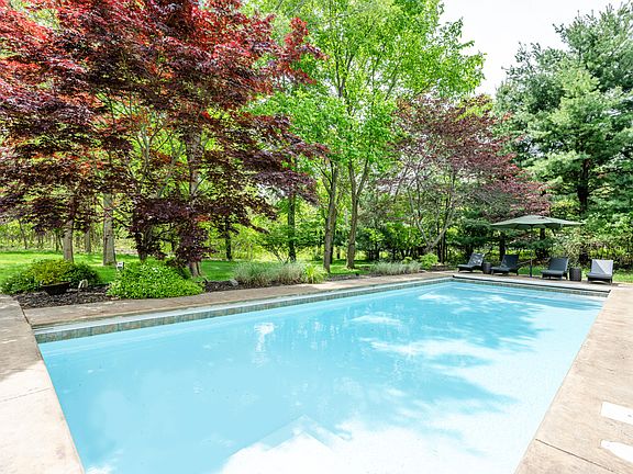 3rd image of 6482 Sweetbriar Ct