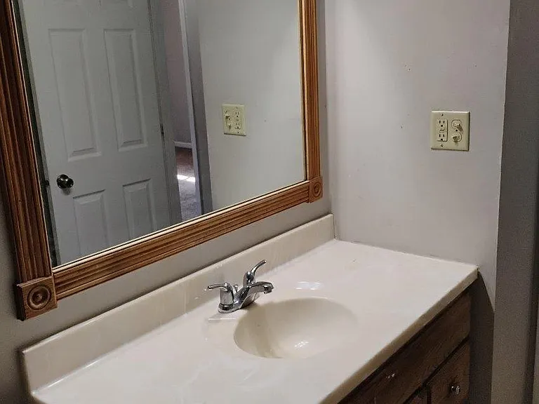 2621 N Pine St #6 — Photo 6