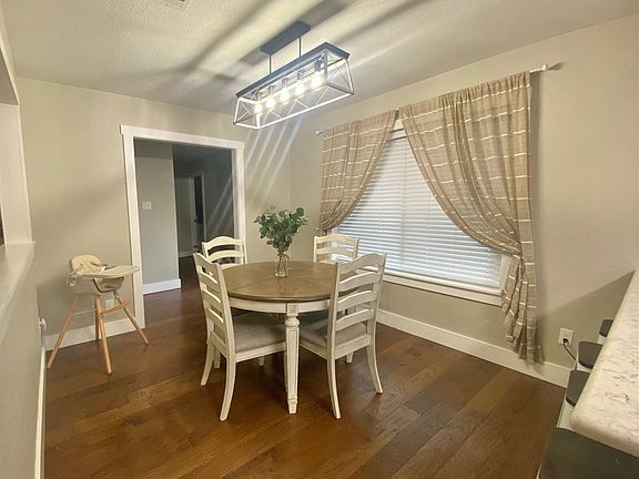 3rd image of 80 Robinhood Ln