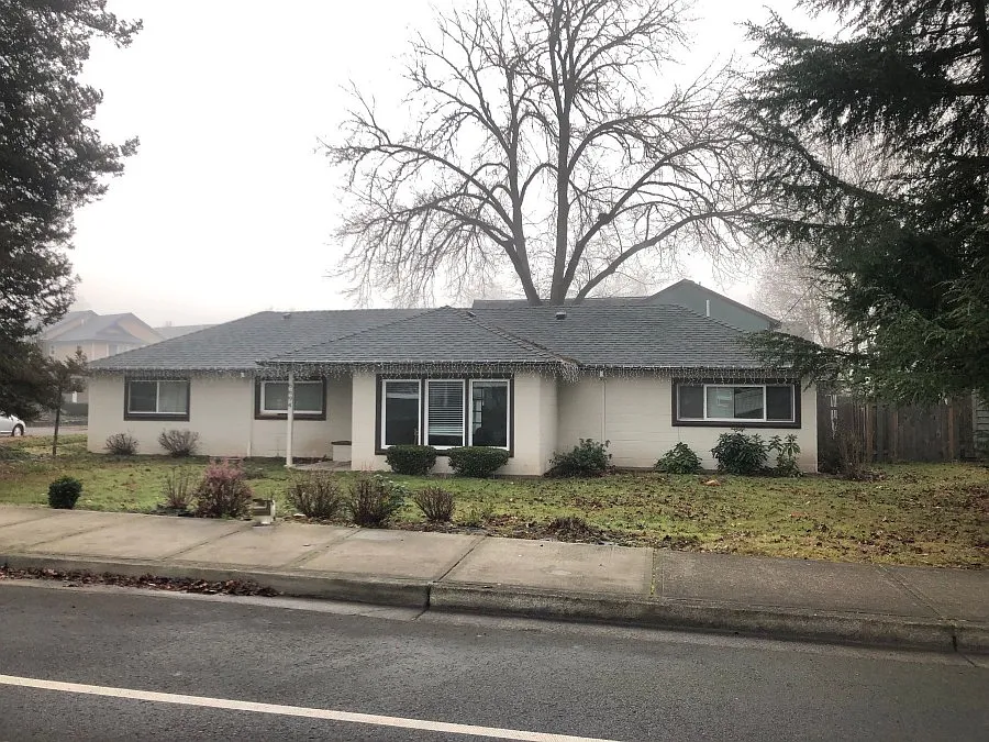6694 SE Frances St photo 1