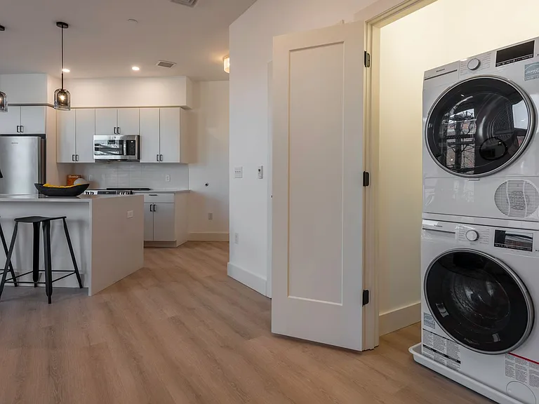 Verge Residences — Photo 42