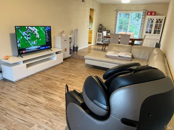 660 Berkshire Dr, Dixon, CA 95620