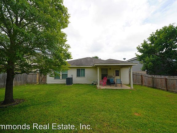 3rd image of 104 S Willow Way