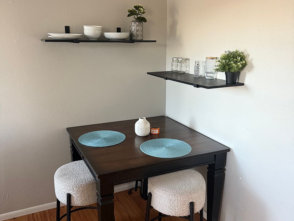 1st image of 821 E Cleveland St APT 3