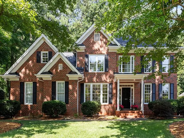 203 Hassellwood Dr, Cary, NC 27518