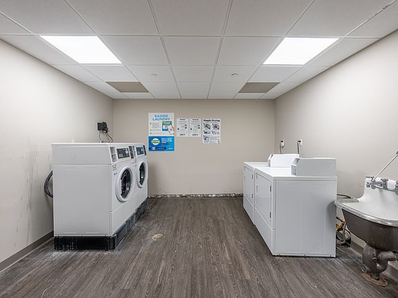 Laundry Room at Sycamore Crest