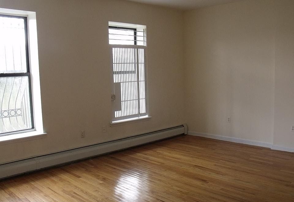 1st image of 141 Albany Ave APT 1R