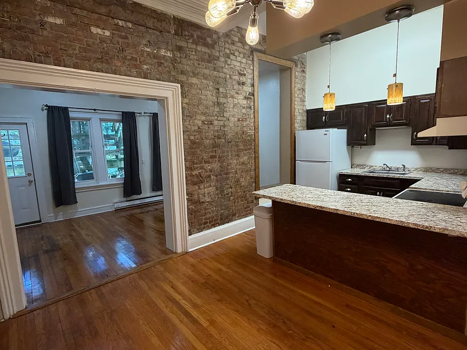 208 Elm St #1
