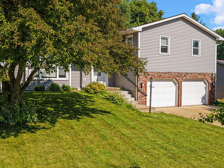 3622 Rolling Hill Dr — Photo 2