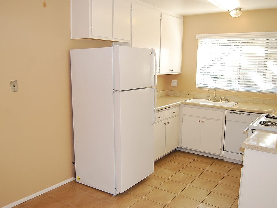 2nd image of 1386 Oakdale Ave APT C