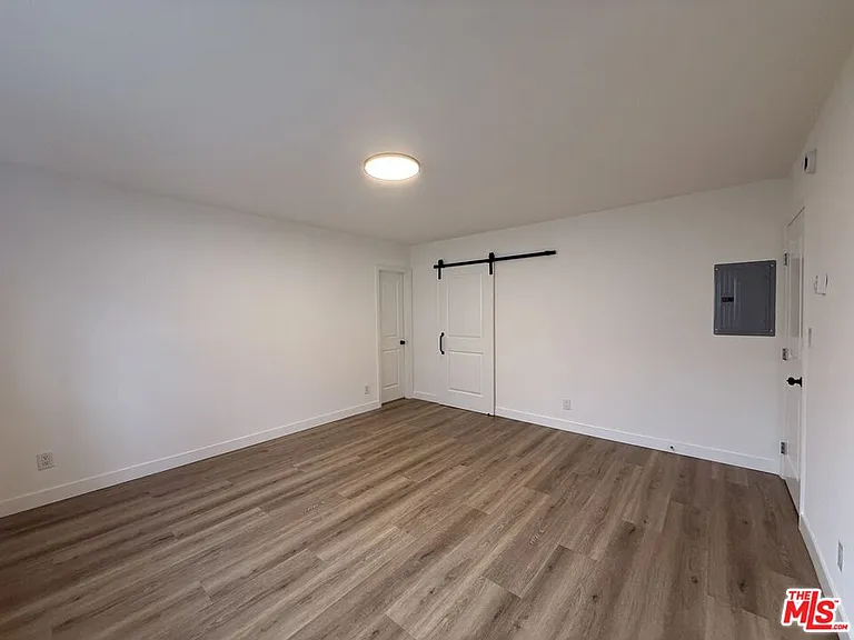 314 S Clark Dr #2 — Photo 34