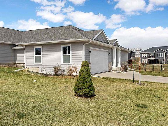 3rd image of 765 Hanks Dr