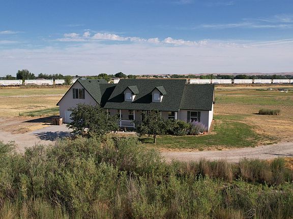 3rd image of 2395 Airport Rd