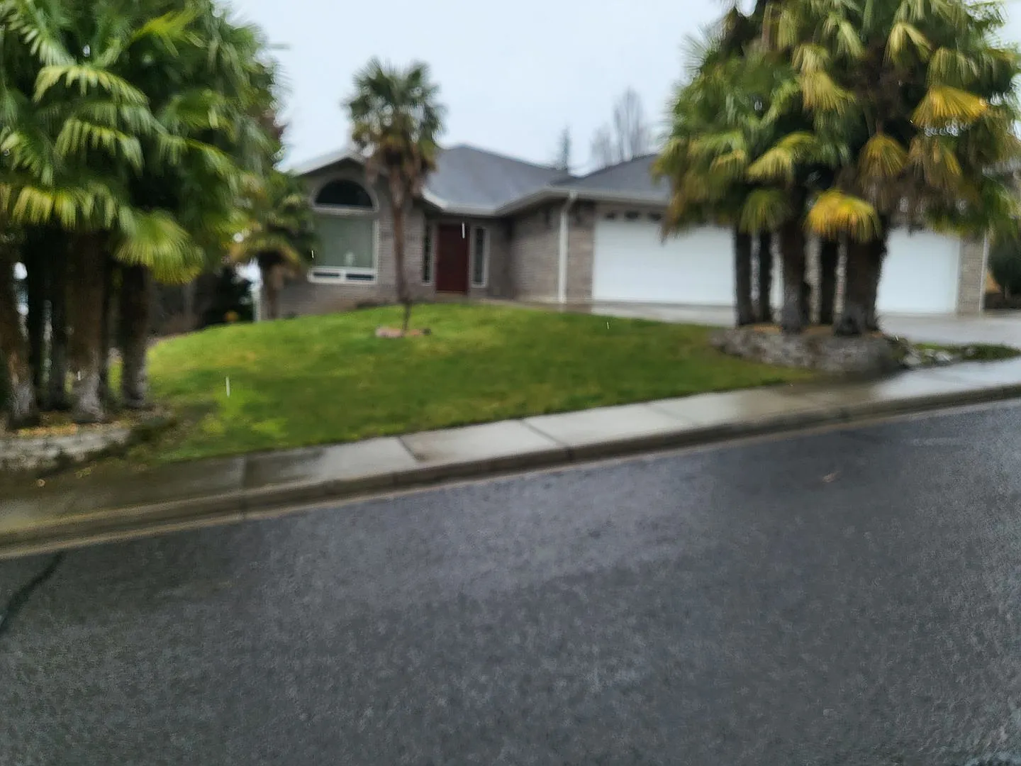 5 bed 3 bath — Photo 1