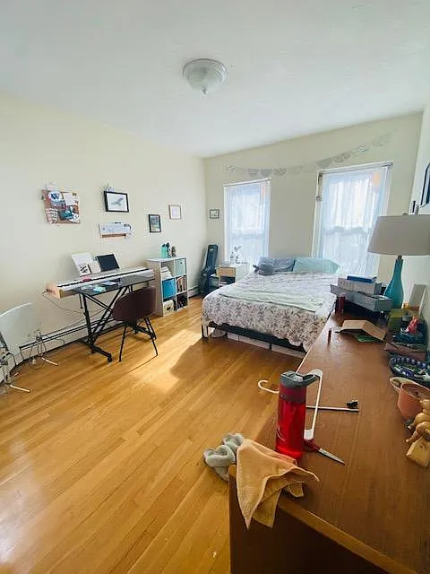 4 bed, 9999 sqft, $3,000 — Photo 3