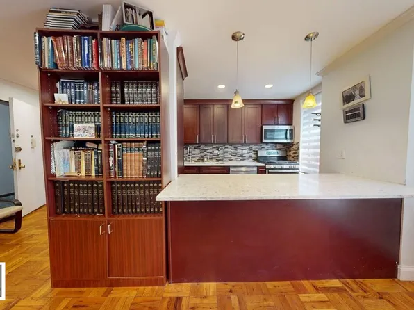 1577 East 17th Street image 4 of 8