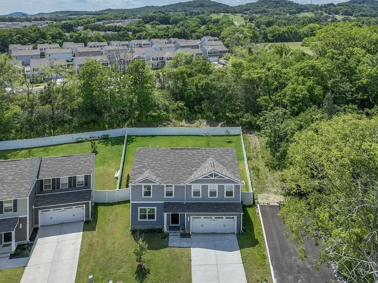 2725 Huntmere Ln — Photo 13
