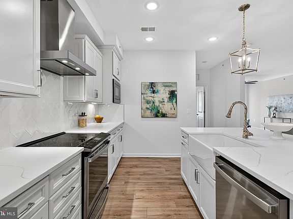 4th image of 13970 Englefield Dr Unit 404