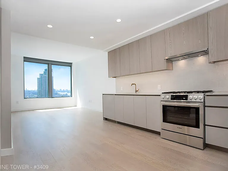 3 Court Sq #3409 — Photo 8
