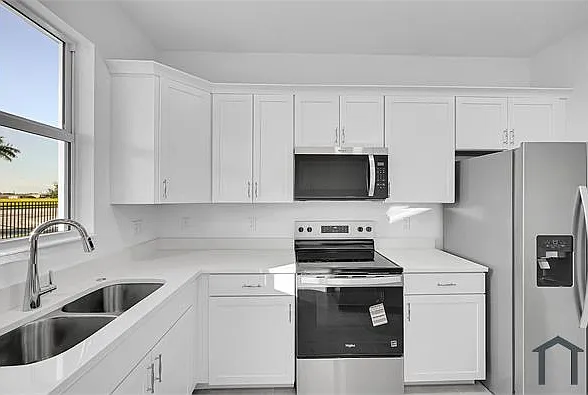 4262 S Longwood Lake Sq
