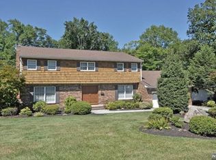 15 Erli St, Wayne, NJ 07470