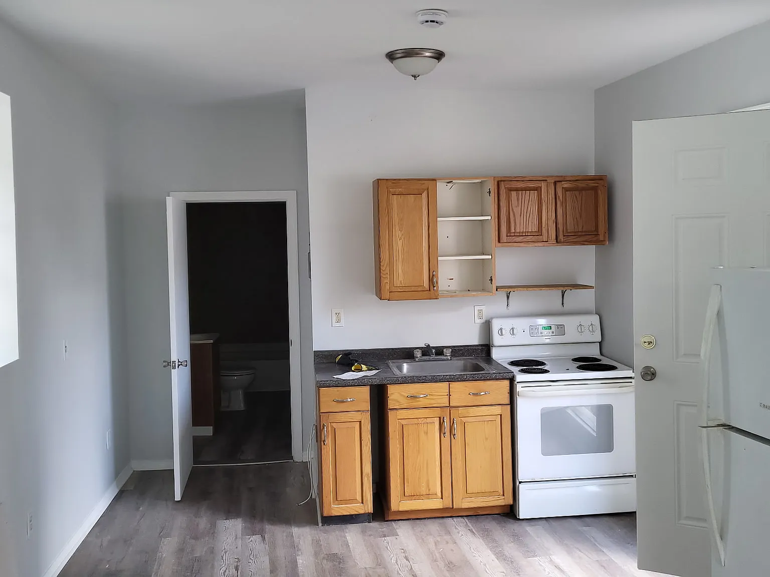 954 North Main Street - Studio — Photo 1