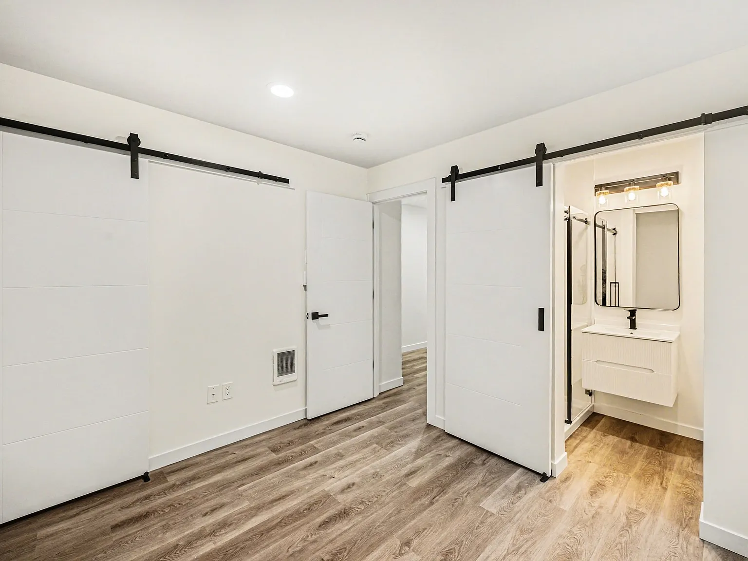 3 bed, 3.5 bath, 1500 sqft, $3,450 — Photo 4