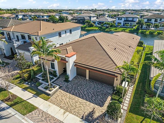 3rd image of 10530 S Lago Vista Cir