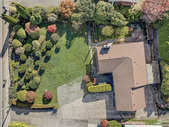 4th image of 7018 Soundview Drive