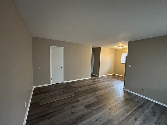 2nd image of 919 W Fairlawn Cir #917