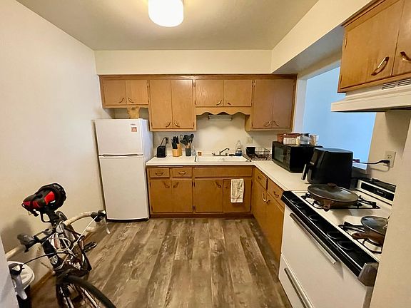 5th image of 2443 N Murray Ave #105