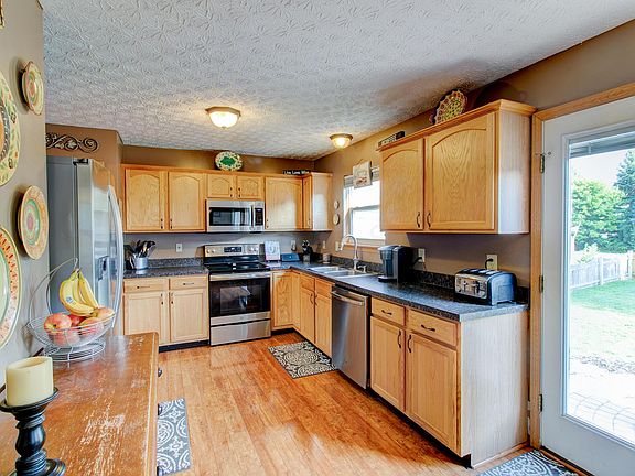 2nd image of 5901 Stillponds Pl