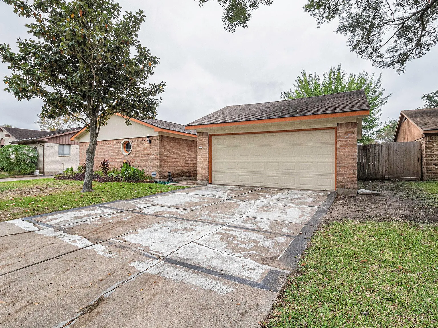 3 bed, 2.0 bath, 1663 sqft, $1,980 — Photo 2