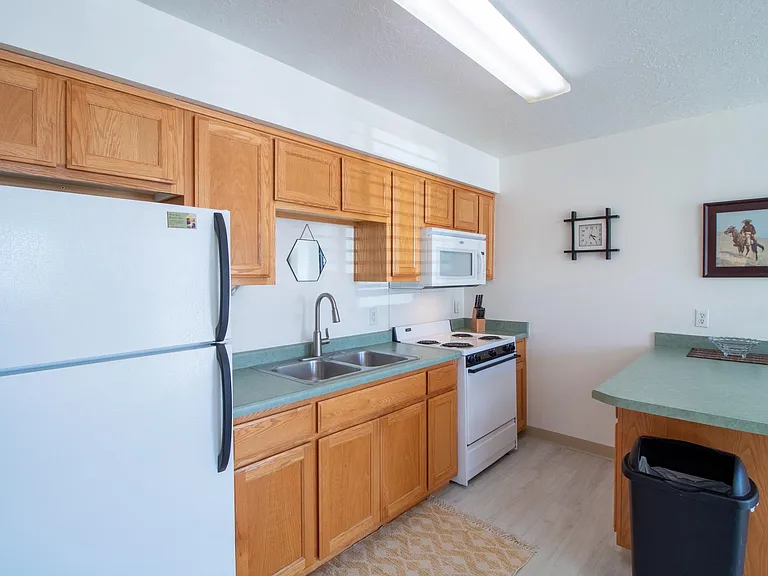 2302 N Tucker Ave — Photo 2