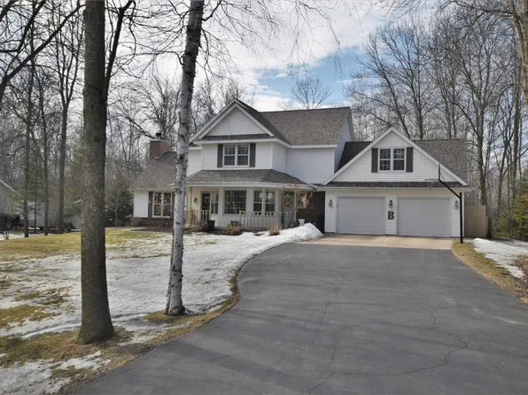 2489 Woodington Way, Suamico, WI 54173