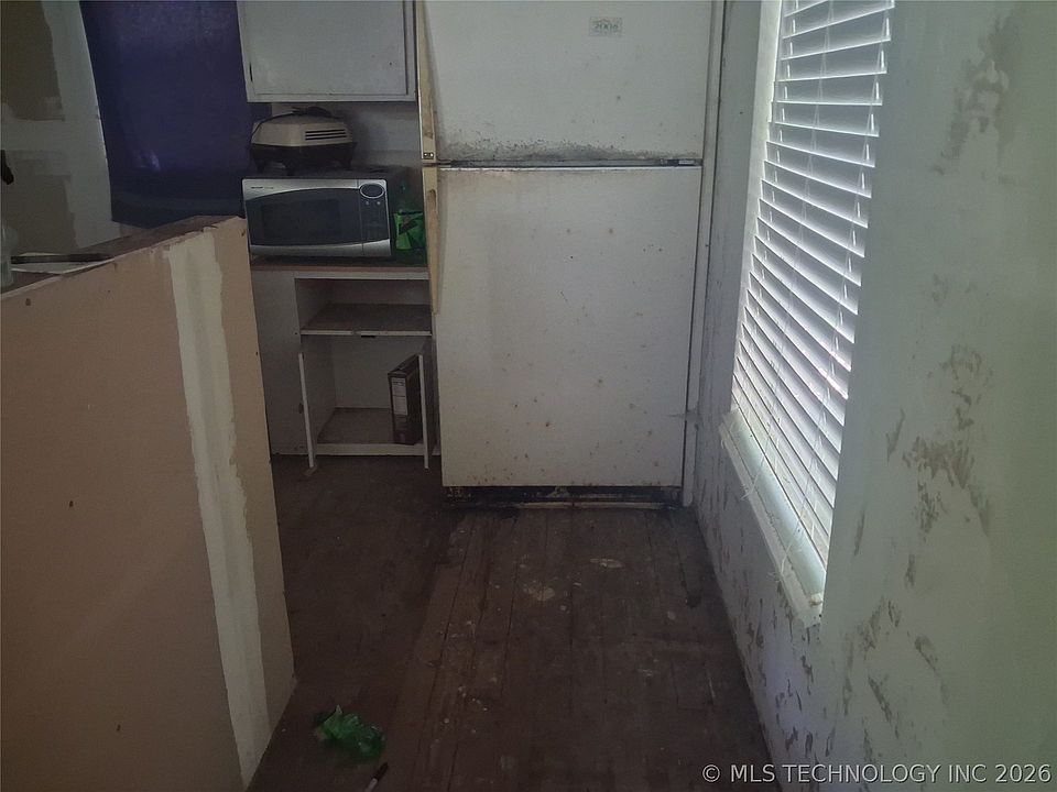 2nd image of 805 SW 4th St