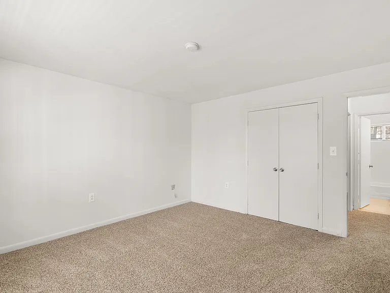 Lake Falls Apartments — Photo 21