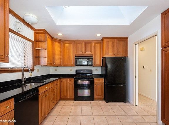 5th image of 9325 Karlov Ave