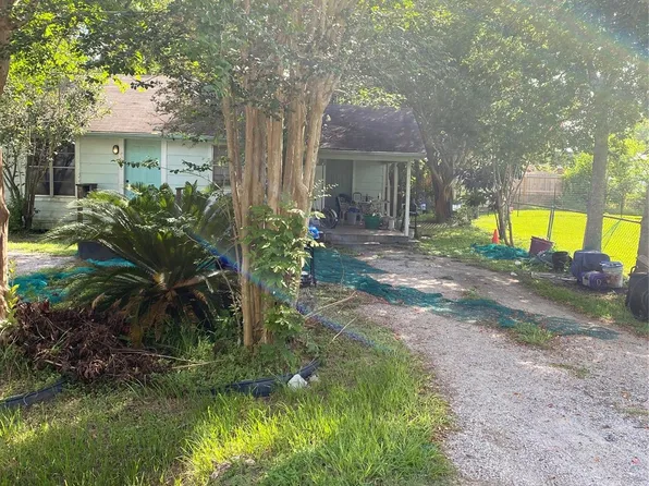 4213 Kinne St, Bacliff, TX 77518