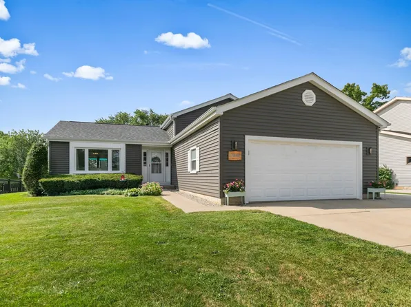 17435 W Woodland Dr, Grayslake, IL 60030