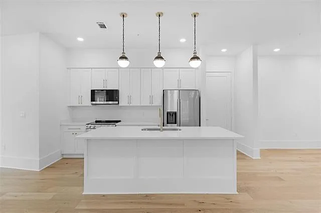 875 Okeefe Ave #301 — Photo 9