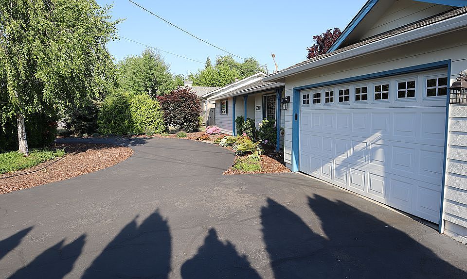 2nd image of 2360 Spring St