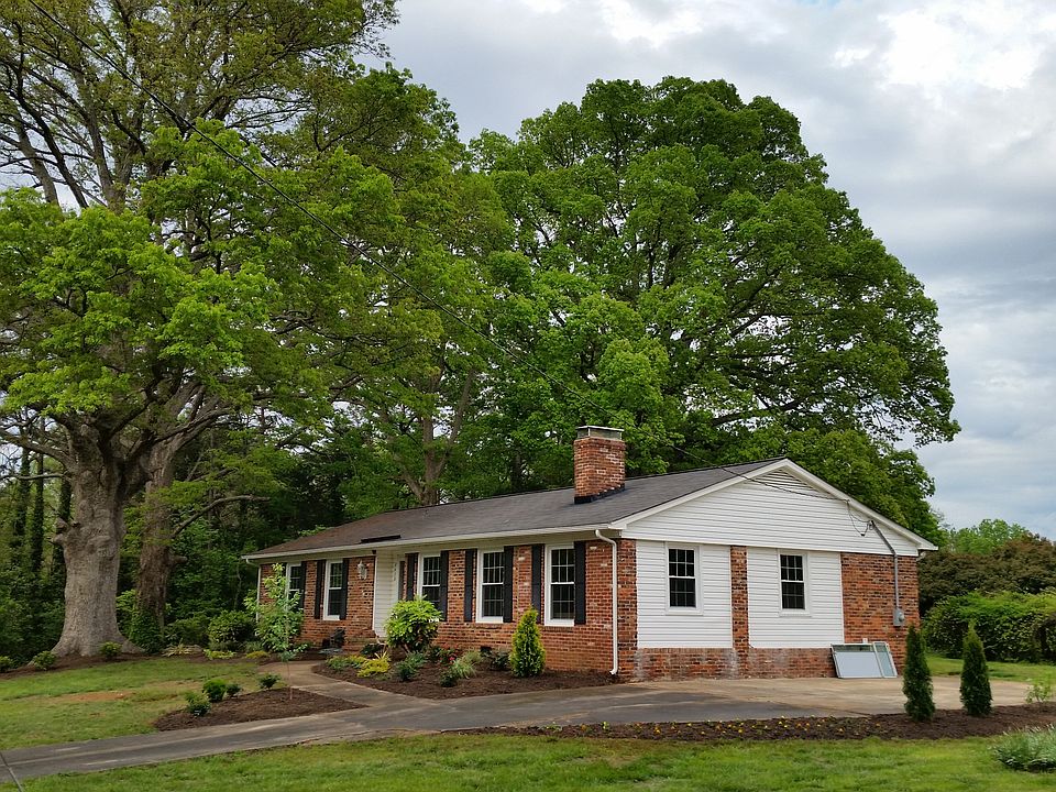 1st image of 3042 Cresthill Dr