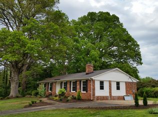 3042 Cresthill Dr, Charlotte, NC 28212