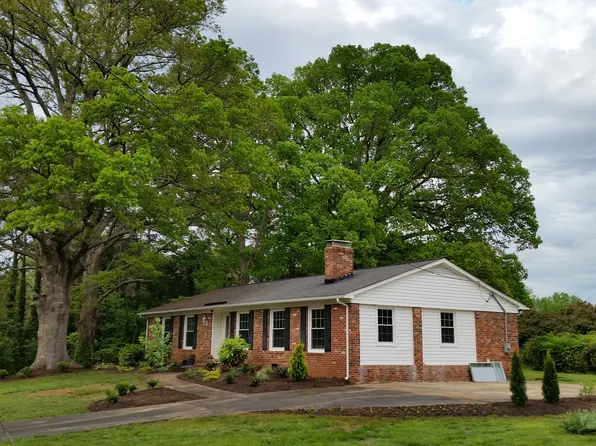3042 Cresthill Dr, Charlotte, NC 28212