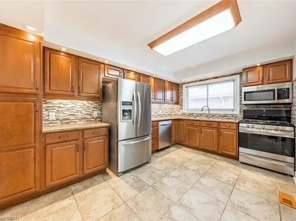 172 Fennell Ave E, Hamilton, ON L9A 1S3