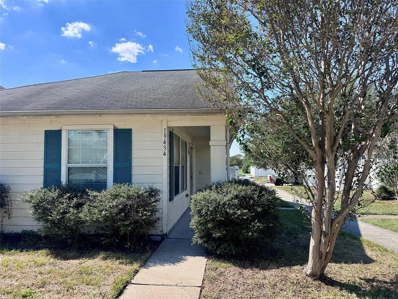 3 bed, 2.0 bath, 1412 sqft, $1,780 — Photo 4
